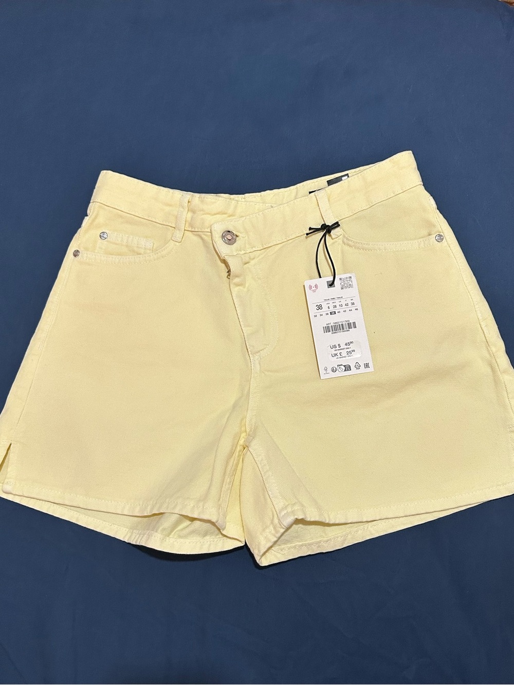 Zara Women’s Light Yellow Denim Casual Shorts
